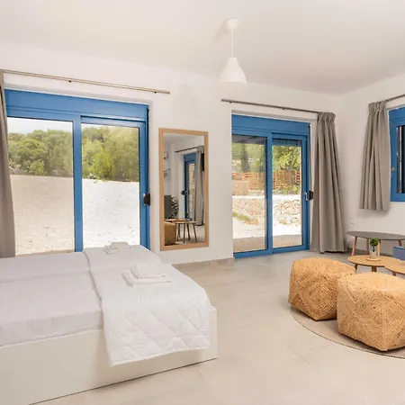Hotel apartamentowy Royal Majestic Residences With Pool & Sea View, North Zakynthos Skinária